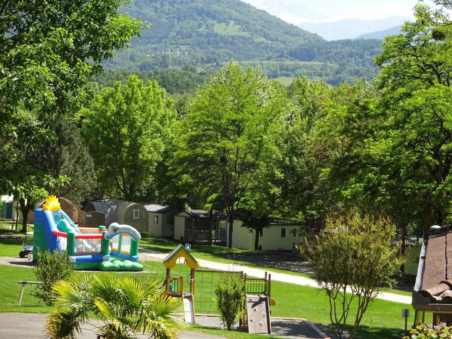 Camping - Piscine - Ccbaieb Montjoie-en-Couserans 외부 사진